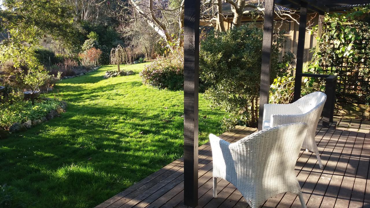 Idyllic Country Garden Guest House Manakau ภายนอก รูปภาพ
