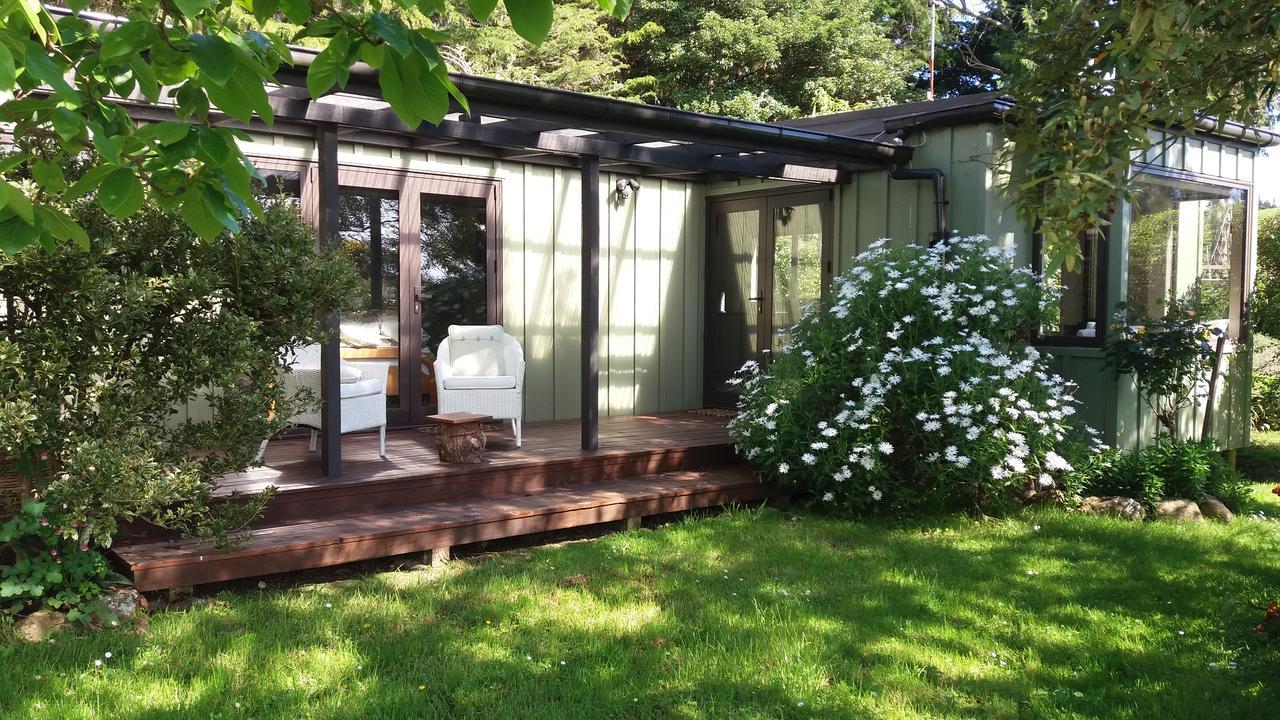 Idyllic Country Garden Guest House Manakau ภายนอก รูปภาพ
